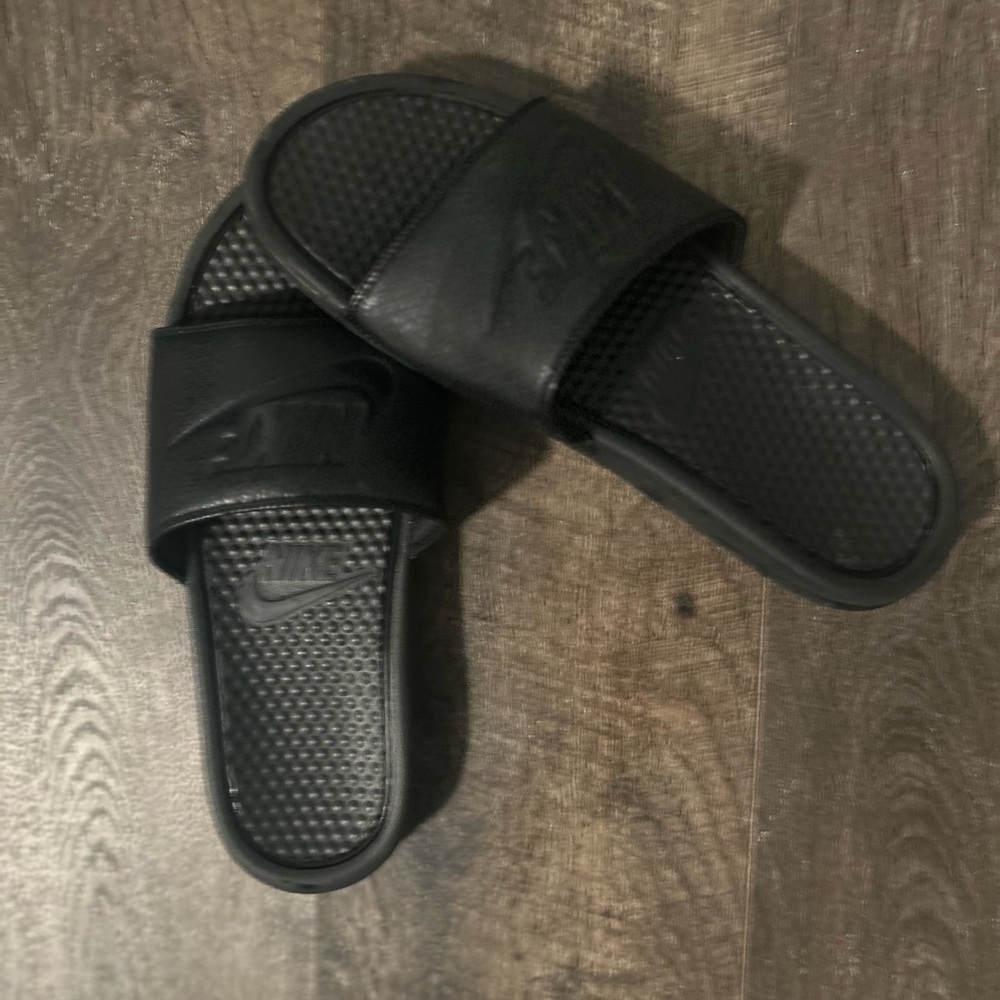 Men’s black Nike slides